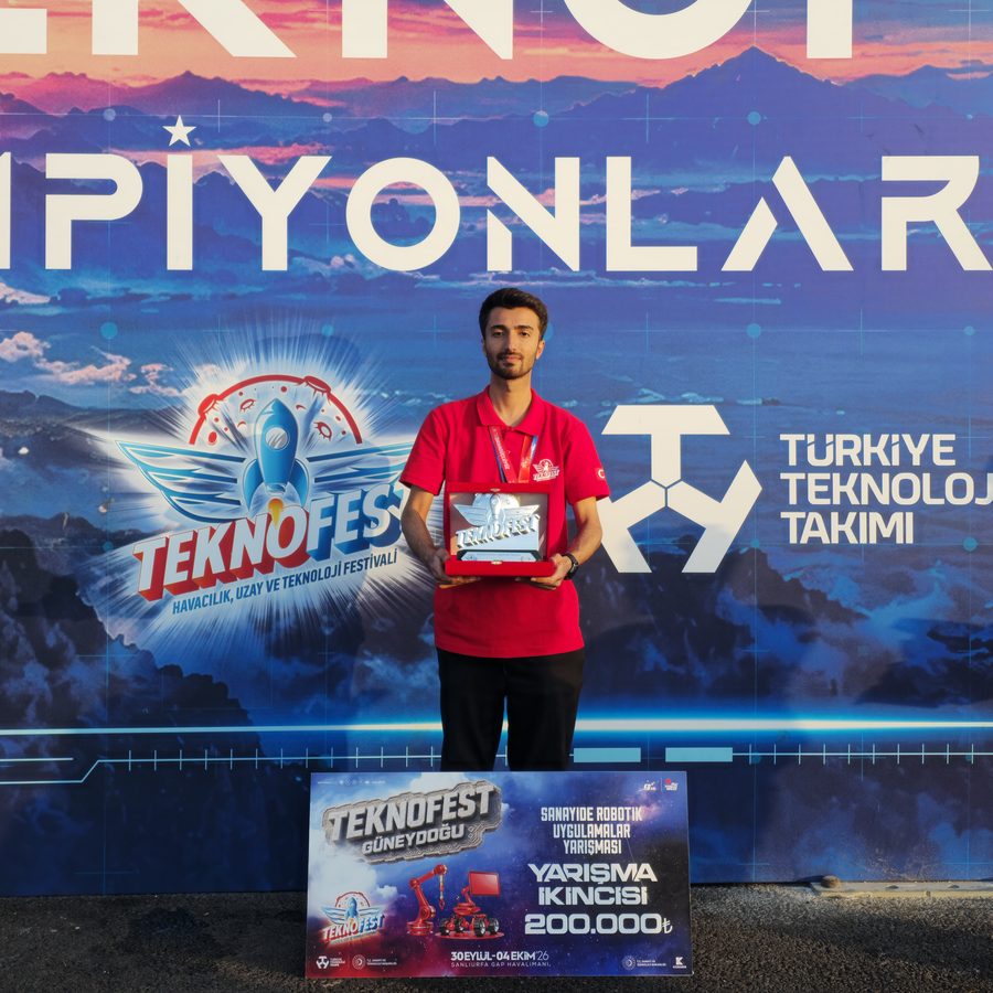 Adil NAS - TEKNOFEST 2026 Sanayide Robotik Uygulamalar Yarışması Türkiye 2.liği ödülüyle
